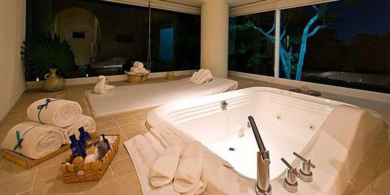 JACUZZI